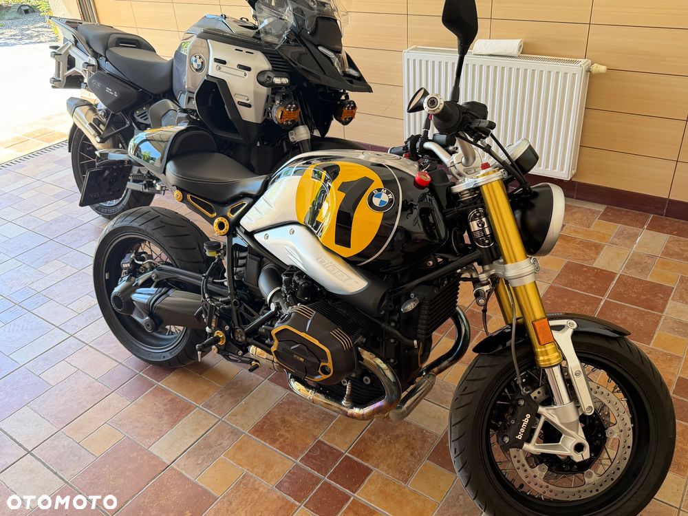 BMW R - 1
