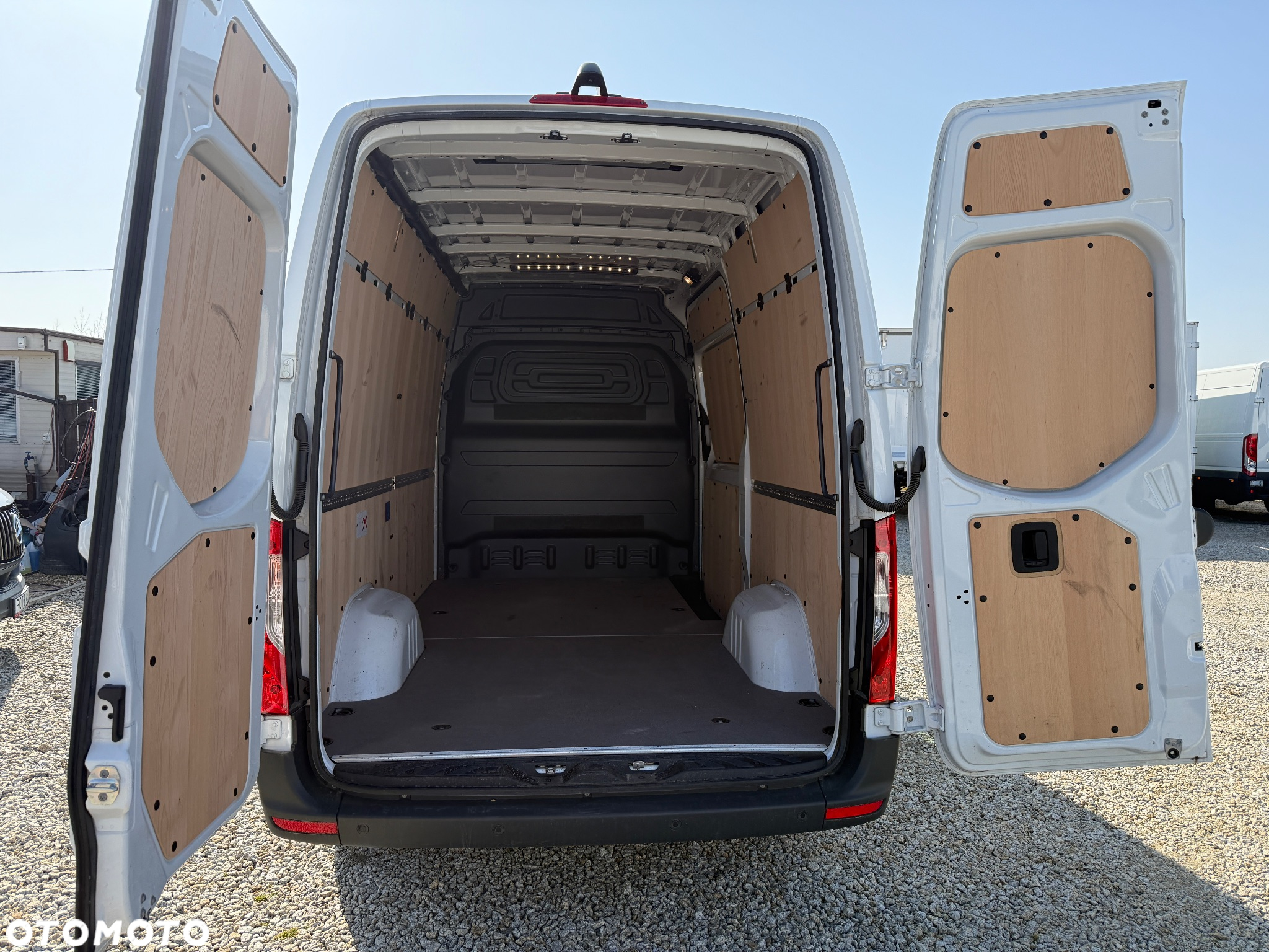 Mercedes-Benz Sprinter 317 CDI /L2H2 średniak/LED/Prawie Nowy/Navi/Klima/Kamera/bdb stan - 11