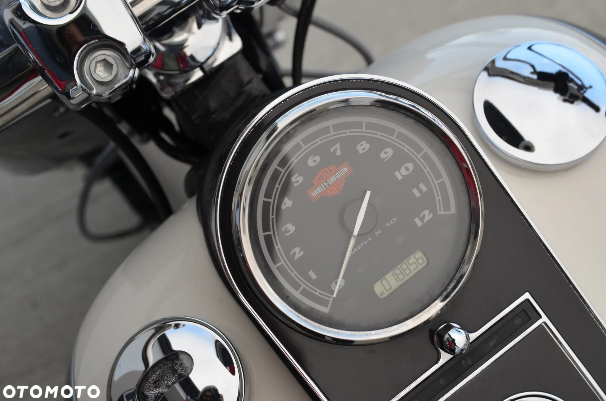 Harley-Davidson Softail Deluxe - 21