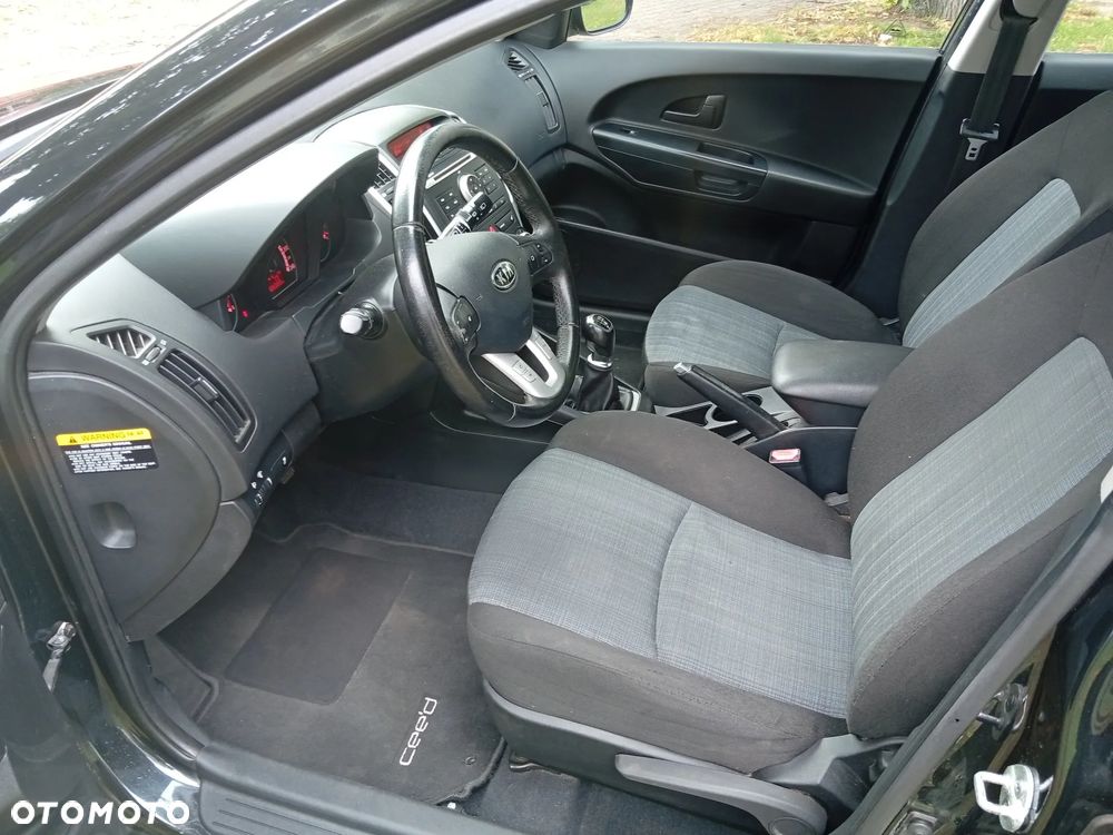 Kia Ceed - 14