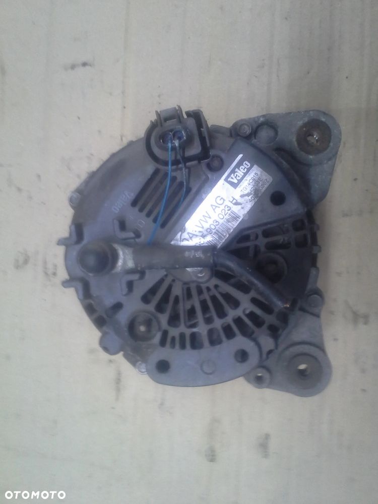 Audi A4 B7 2.0 TDi alternator Valeo 06F903023H TG14C015 2542893E - 9