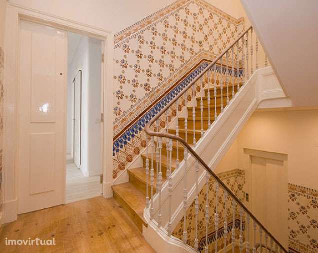 APARTAMENTO T-3 RUA TOMÁS RIBEIRO PARA REMODELAÇÃO TOTAL - Grande imagem: 5/50