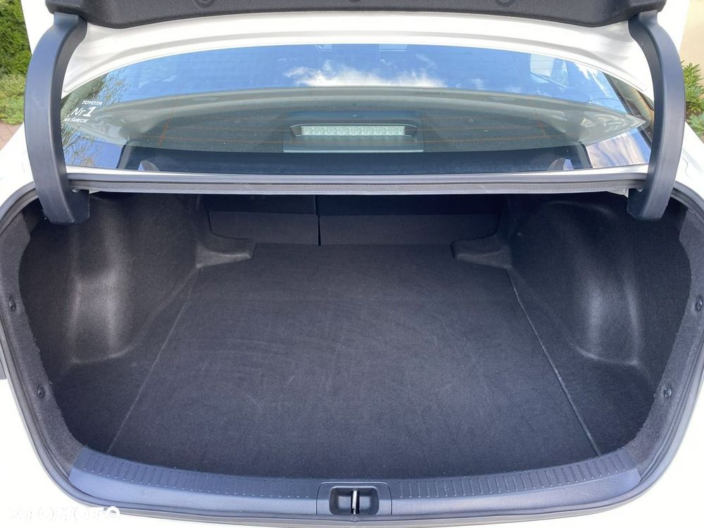 Toyota Corolla 1.8 Hybrid Comfort - 32