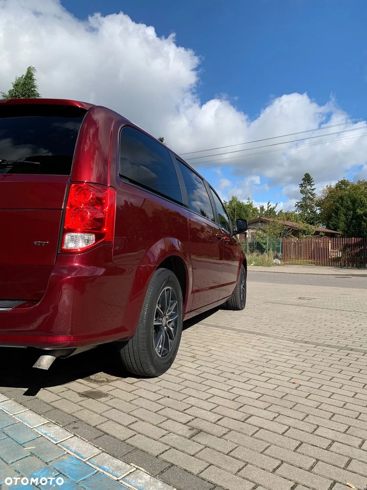 Dodge Grand Caravan - 2
