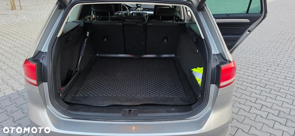 Volkswagen Passat - 12