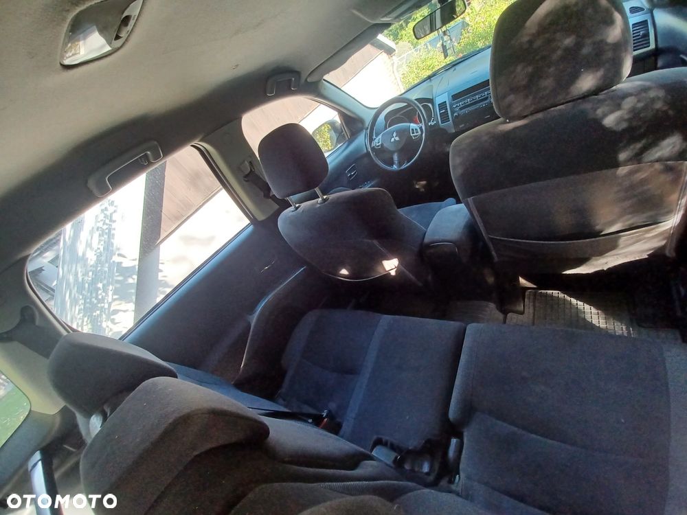 Mitsubishi Outlander - 7