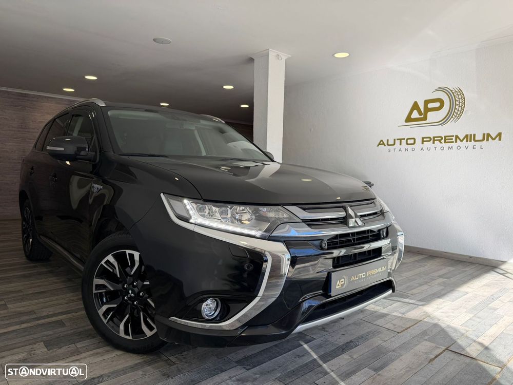 Mitsubishi Outlander 2.0 Instyle Navi - 2