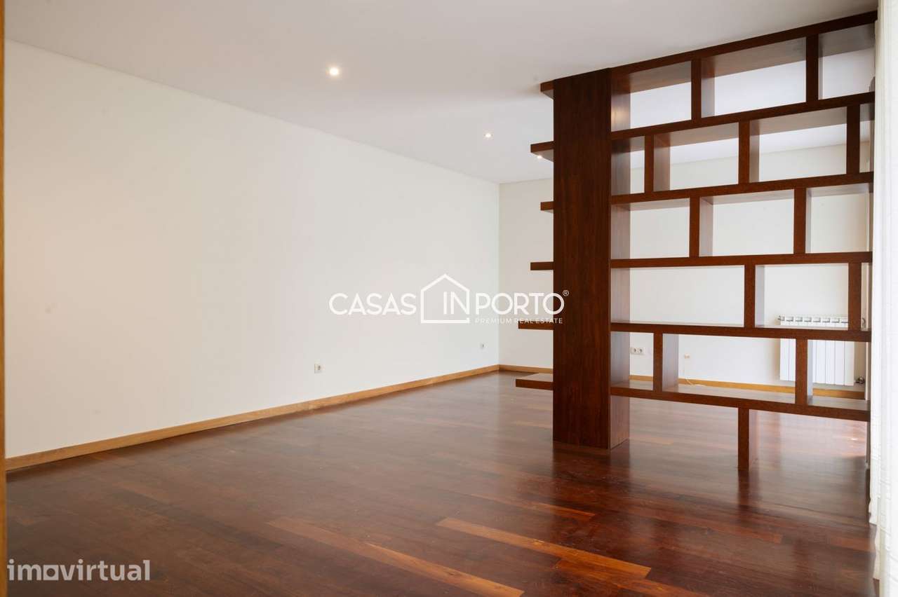 T3 com lugar de garagem, próximo ao metro do Campo 24 de Agosto - Grande imagem: 2/43