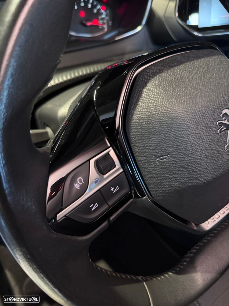 Peugeot 2008 1.2 PureTech Allure Pack - 28