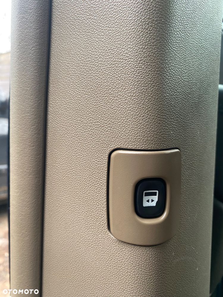 Chrysler Town & Country - 10