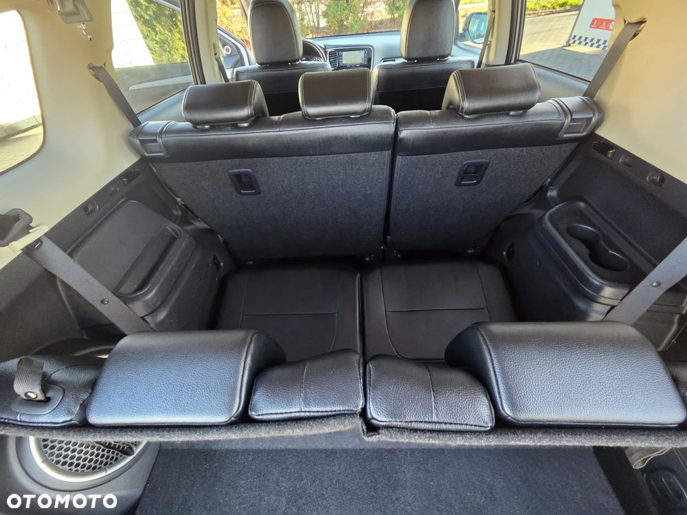 Mitsubishi Outlander 2.2 DI-D 4WD Automatik Diamant Edition - 34