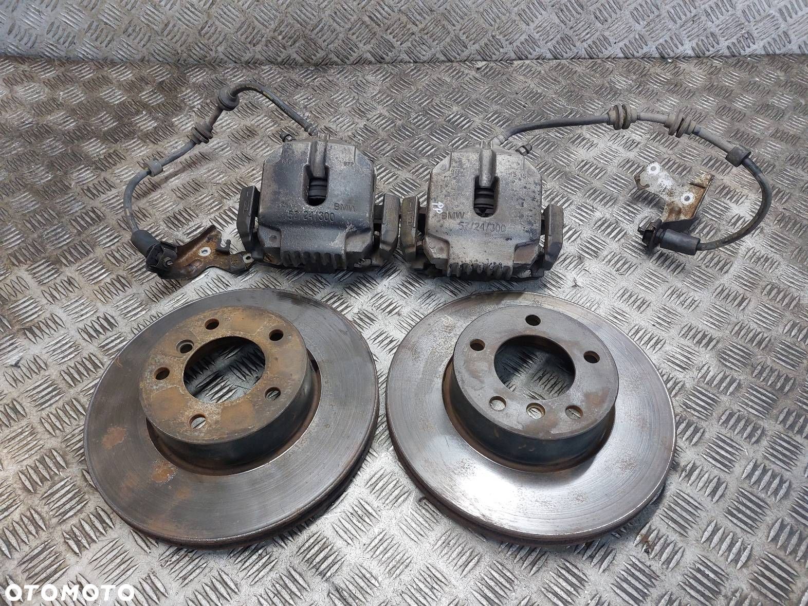 TARCZE HAMULCOWE PRZÓD + KLOCKI + ZACISKI BMW E90 320SI 2.0 16V - 1