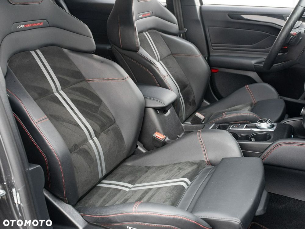 Ford Focus 2.3 EcoBoost ST X - 26