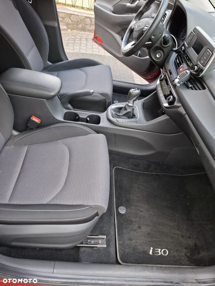 Hyundai i30 1.5 DPI Classic + - 19