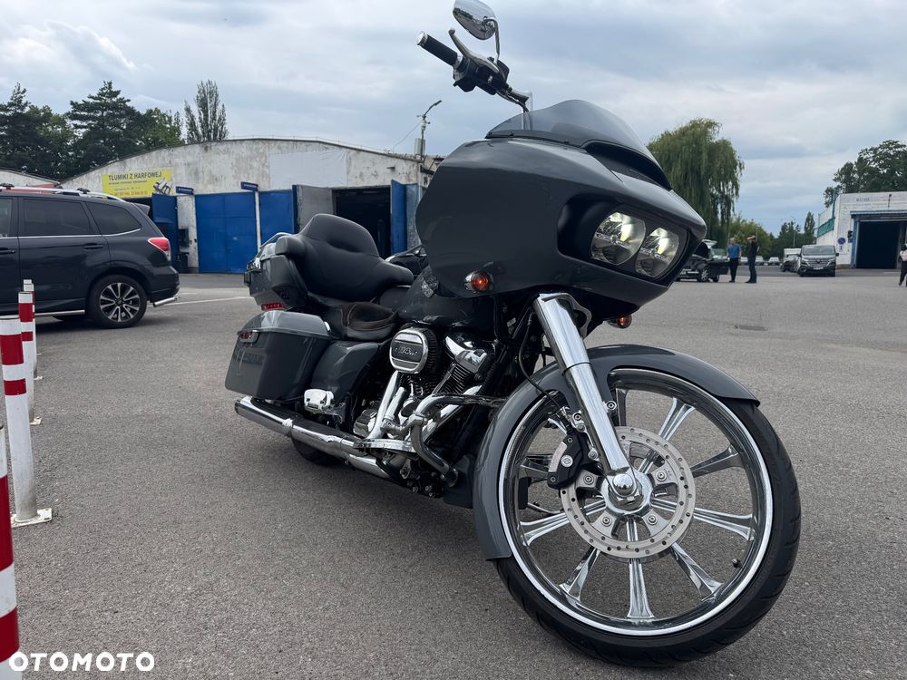 Harley-Davidson Touring Road Glide - 1