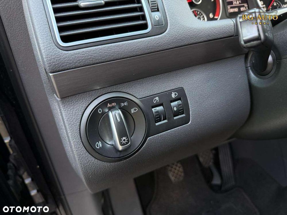 Volkswagen Touran - 36