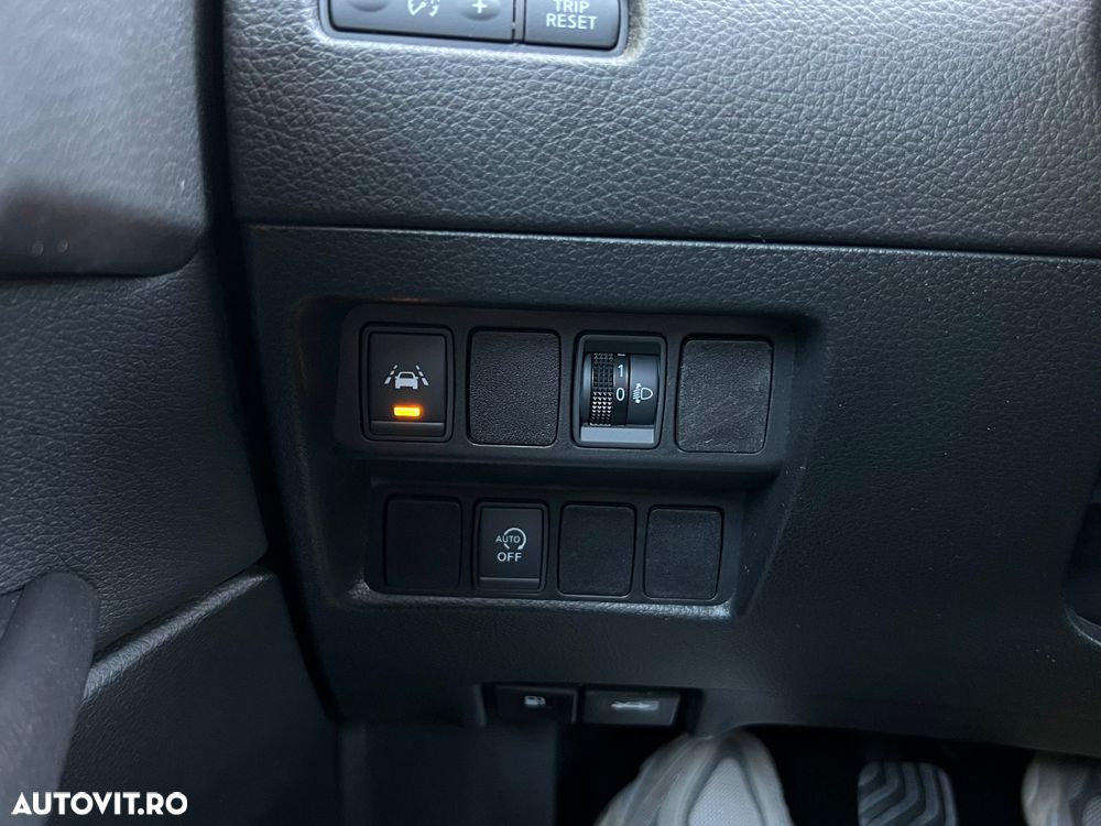 Nissan Qashqai 1.6 DIG-T N-Connecta - 22