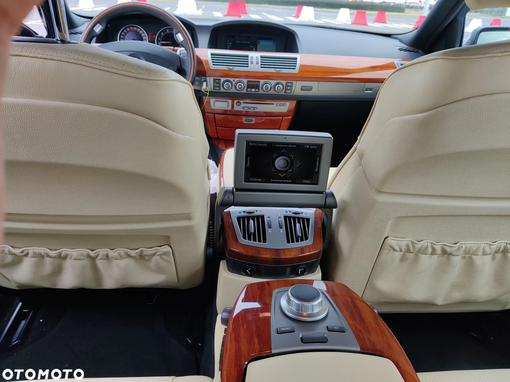 BMW Seria 7 750i - 18