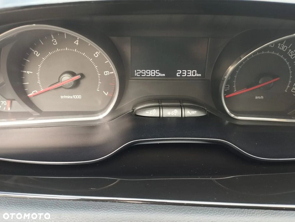 Peugeot 208 1.2 PureTech Style - 8