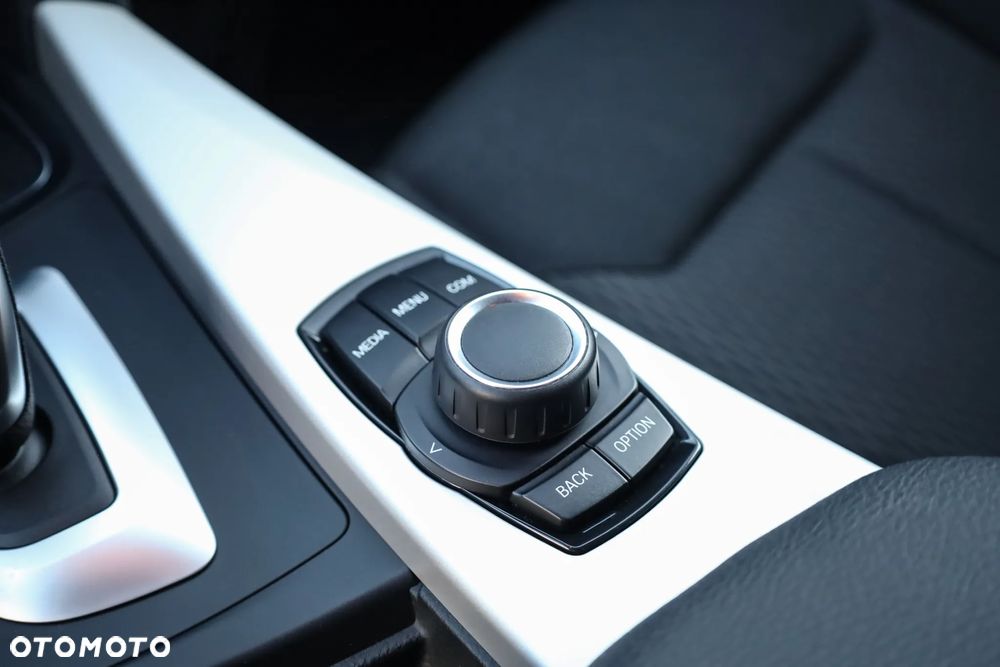 BMW Seria 3 318i - 20