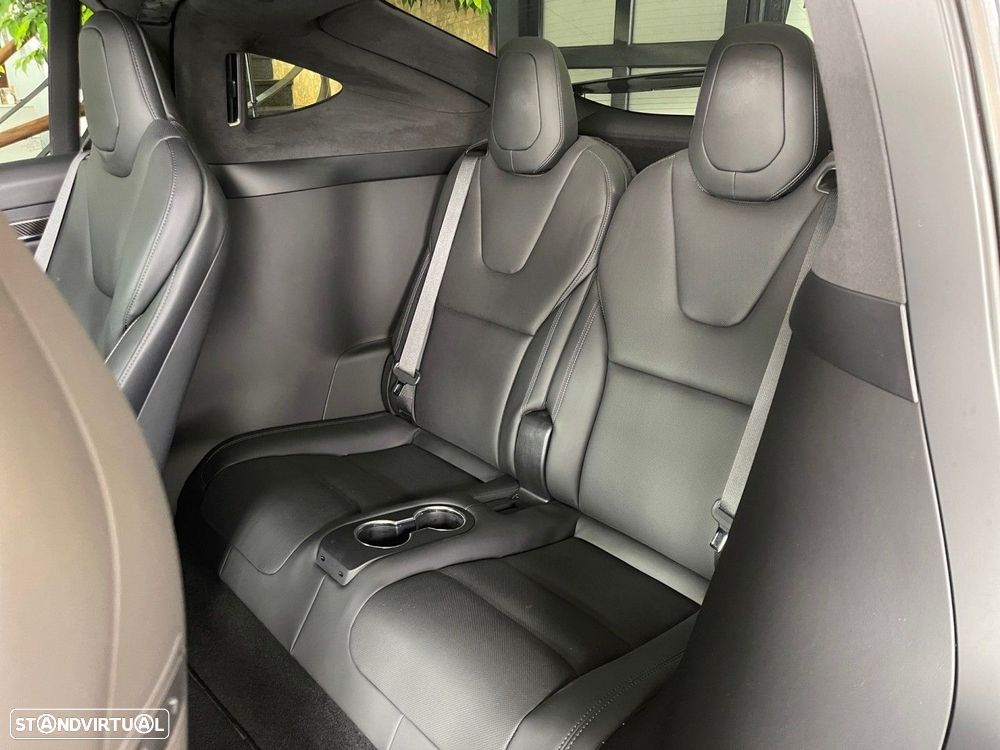 Tesla Model X Plaid - 11