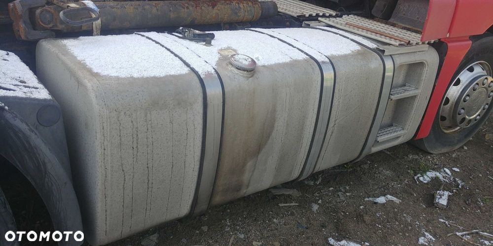 MOCOWANIE ZBIORNIKA BAKU PALIWA MAN TGA 18.43 4x2 BLS - 1