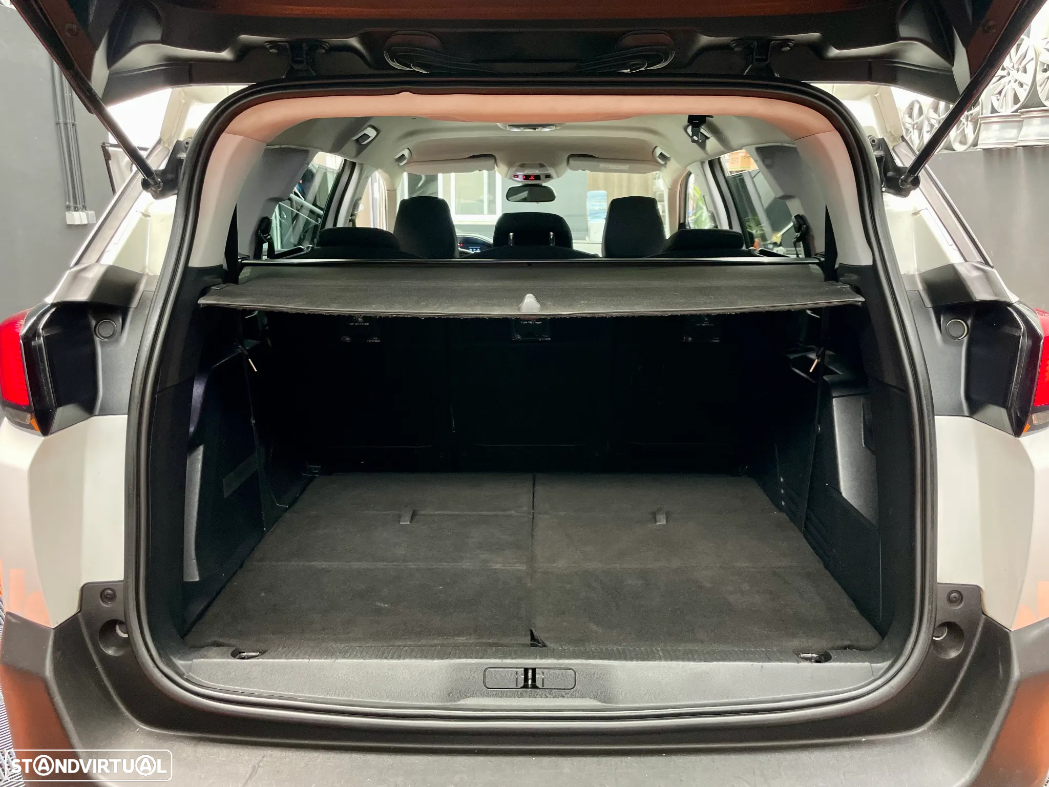 Peugeot 5008 1.6 BlueHDi Style EAT6 - 26