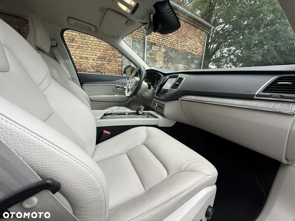 Volvo XC 90 T8 AWD Plug-In Hybrid Core 7os - 17