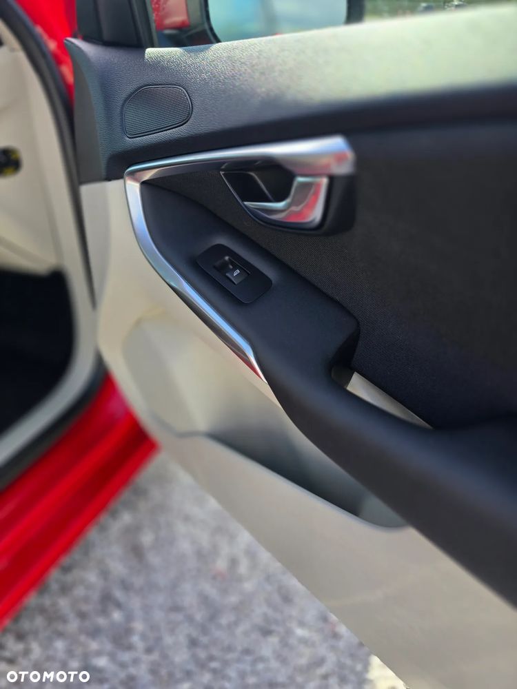 Volvo V40 T2 Drive-E Momentum - 14