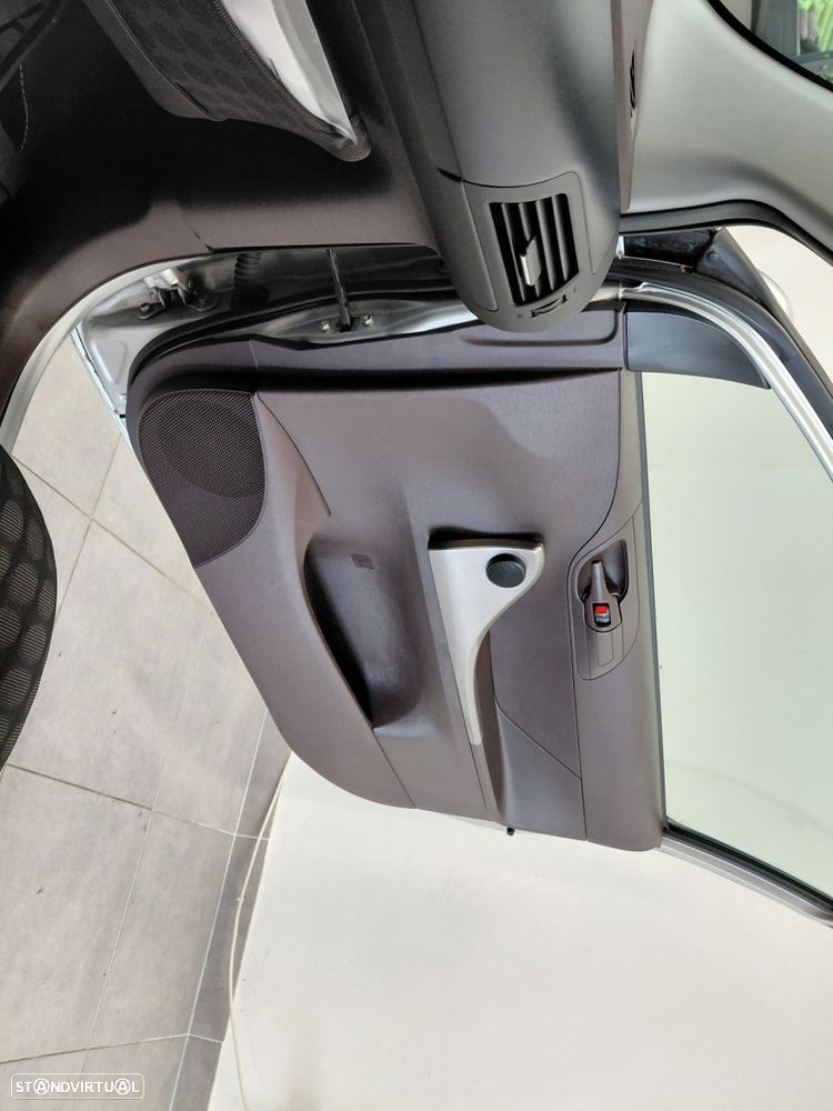 Toyota iQ 1.0 VVT-i - 17