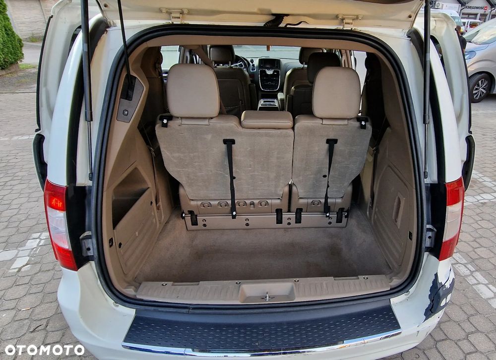 Chrysler Town & Country 3.6 Limited - 8