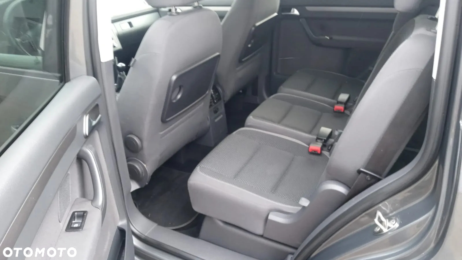 Volkswagen Touran - 14