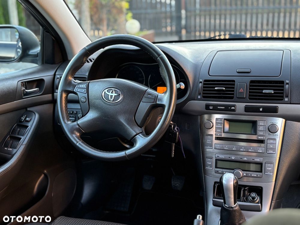 Toyota Avensis 1.8 VVT-i Sol - 15