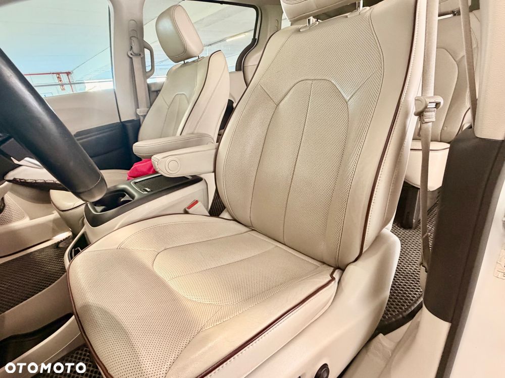 Chrysler Pacifica - 15