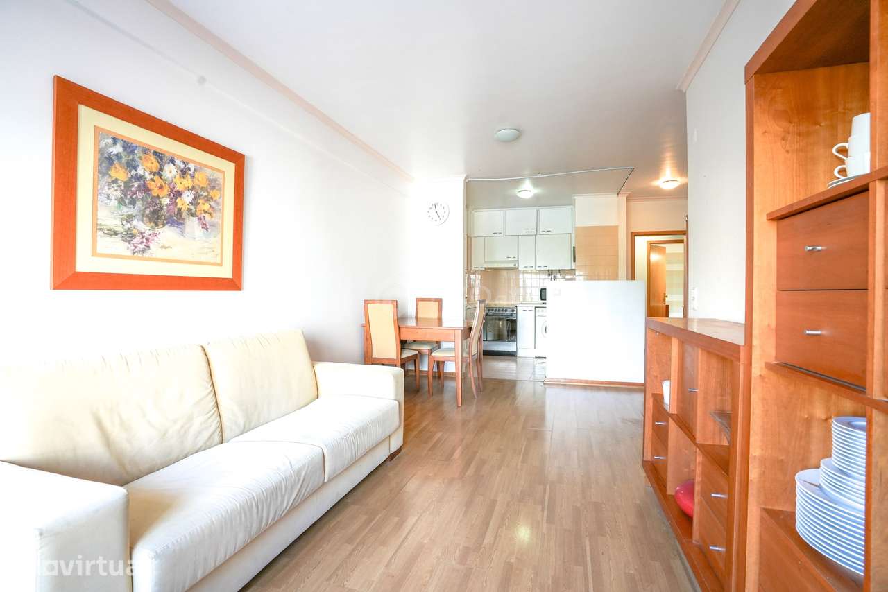 APARTAMENTO T1 COM GARAGEM E ARRECADAÇÃO EM TELHEIRAS | METRO, COMÉRCI - Grande imagem: 2/24