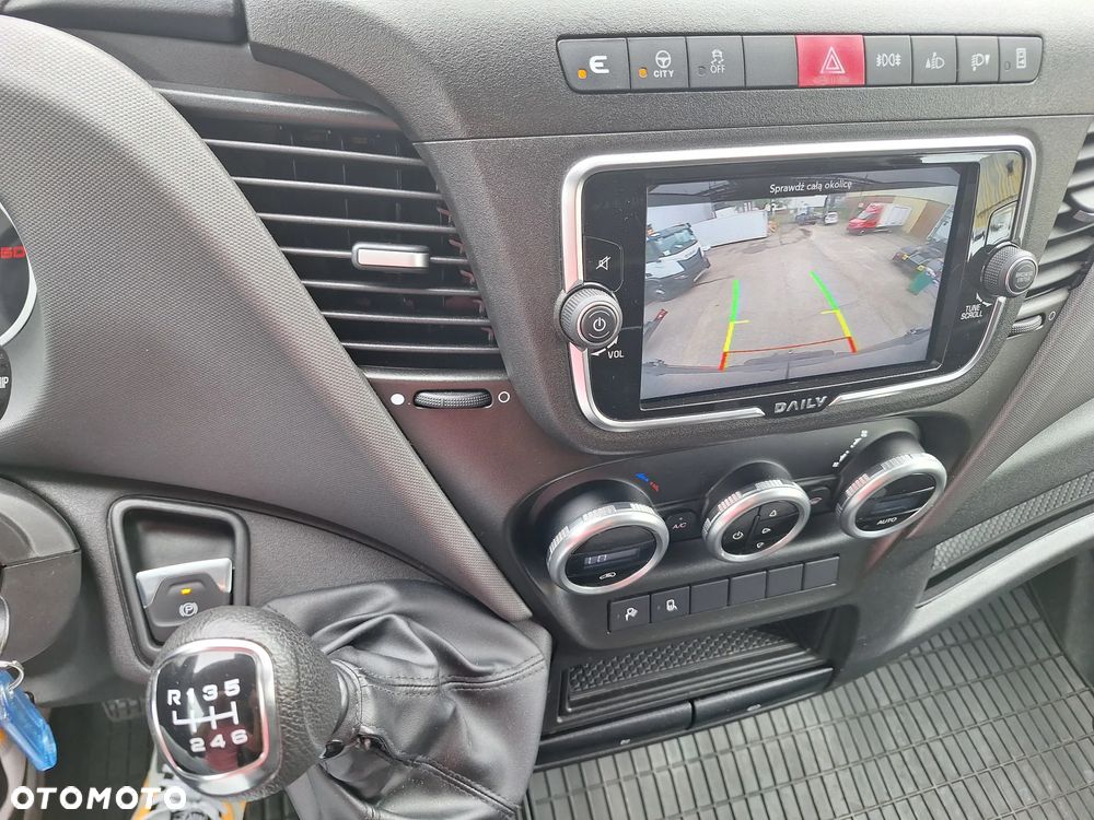 Iveco Daily 35S18 furgon 16m max długi Hak 3,5t Ledy Kamera Sklejka - 13