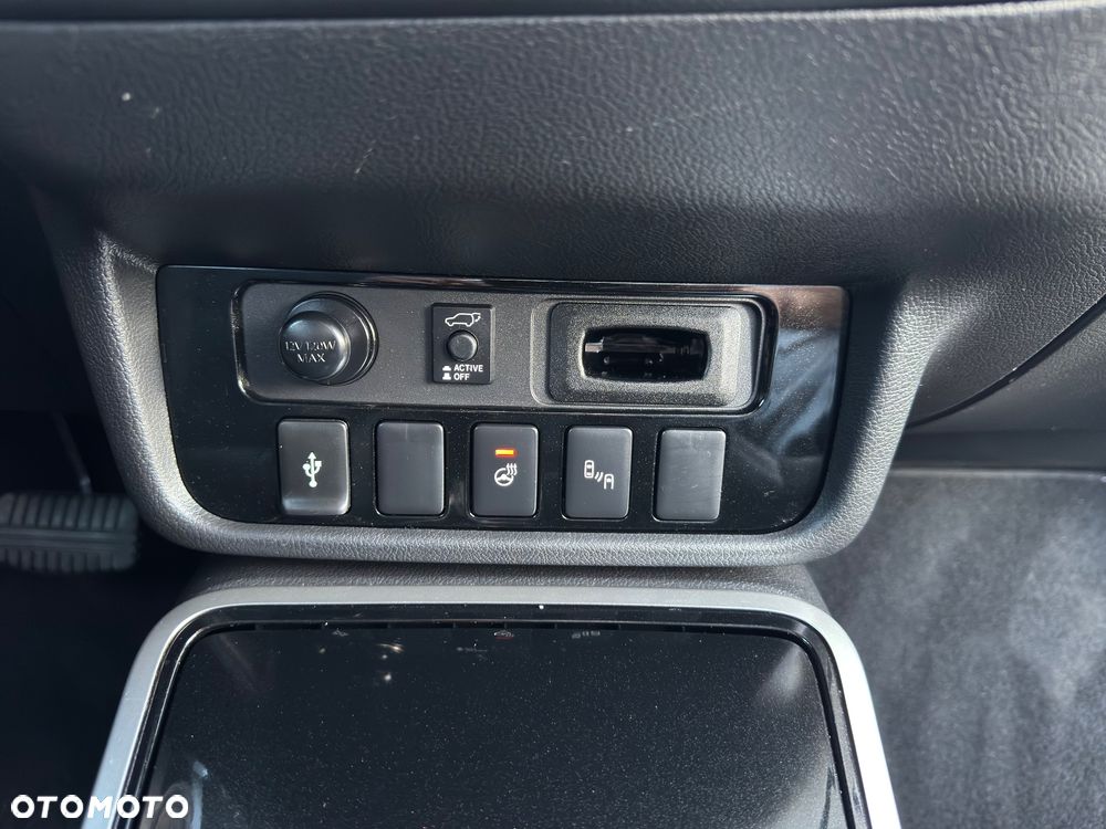 Mitsubishi Outlander - 30