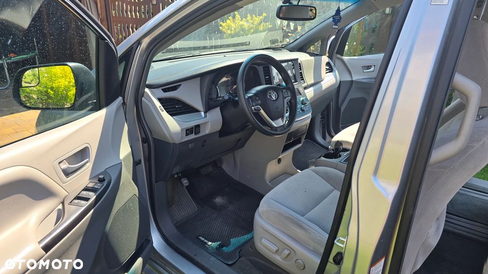 Toyota Sienna - 10