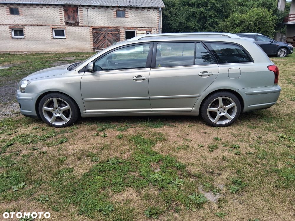 Toyota Avensis - 4