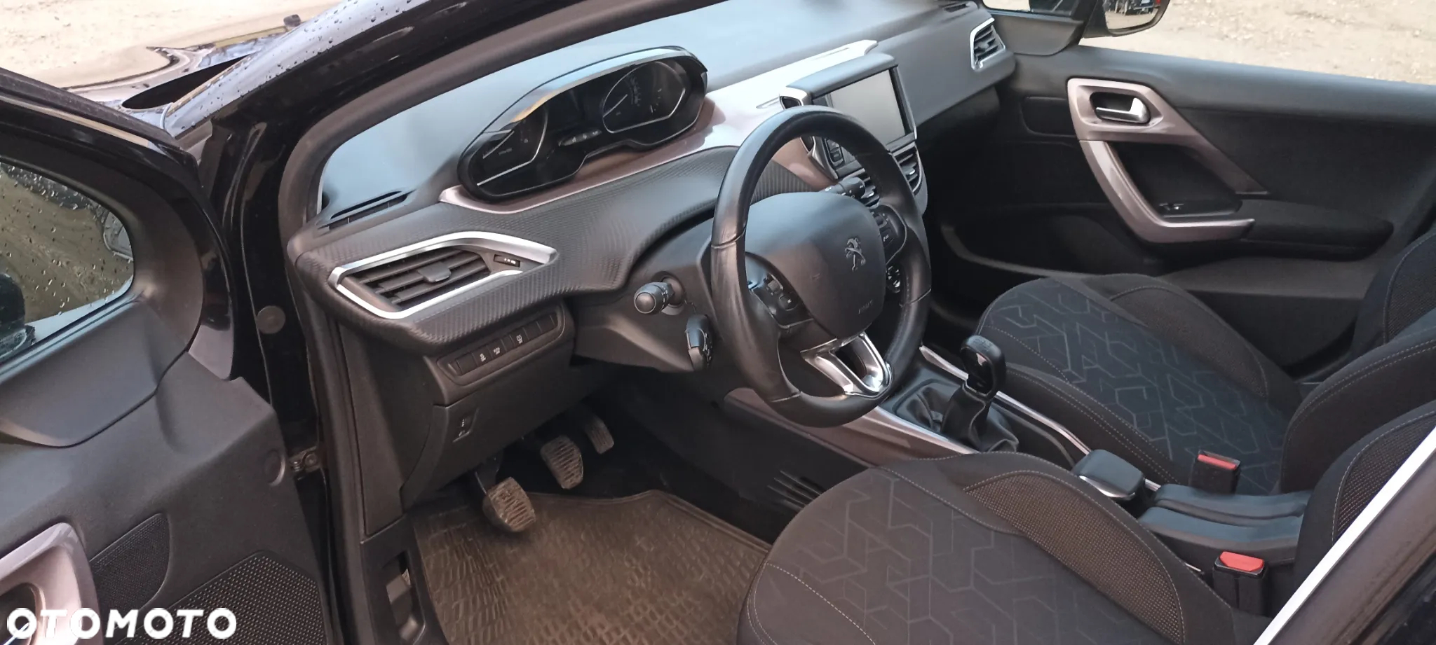 Peugeot 2008 1.6 e-HDi Allure S&S - 17