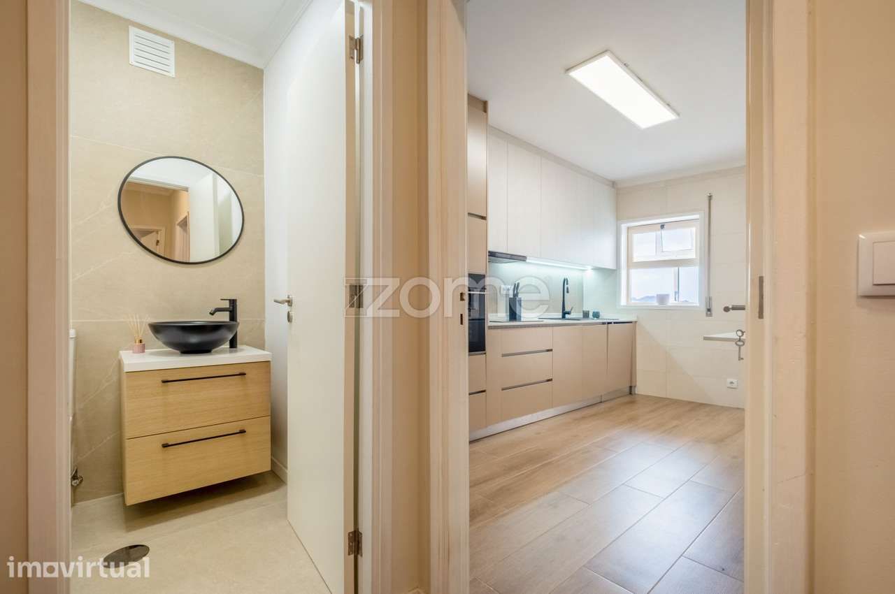 Apartamento T2 renovado com varanda e garagem - Águas Santas, Maia - Grande imagem: 5/36