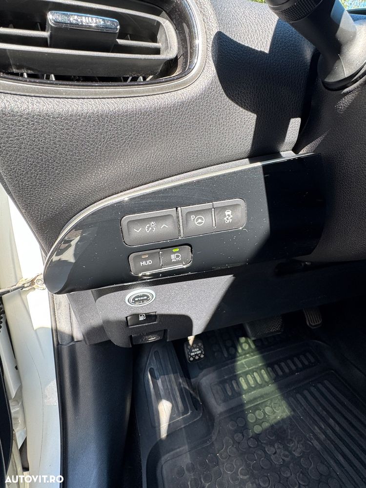 Toyota Prius 1.8 HSD Exclusive - 6