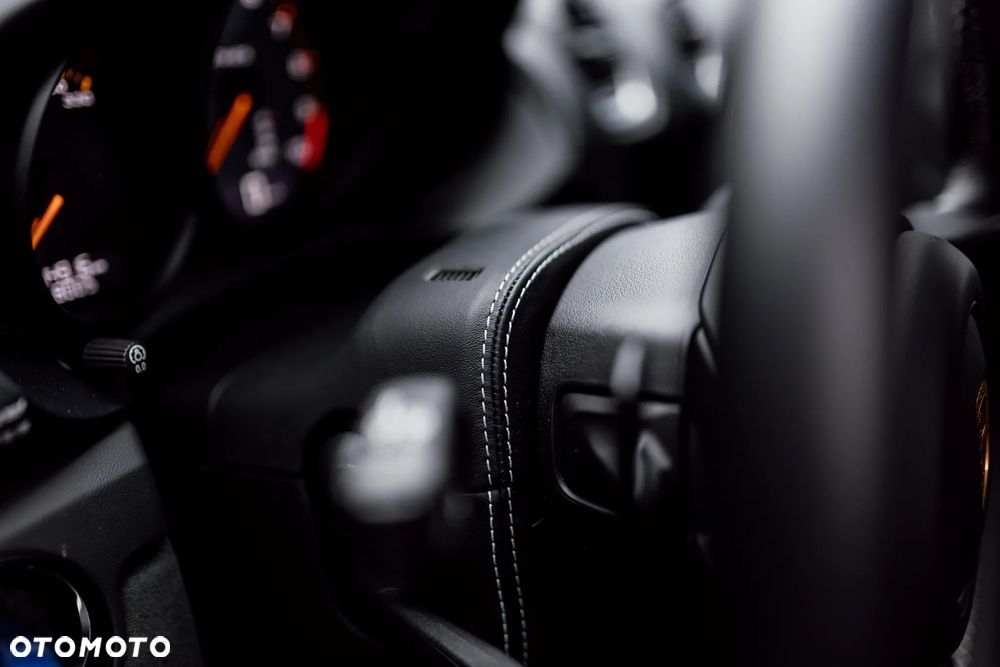 Porsche 718 Cayman - 36