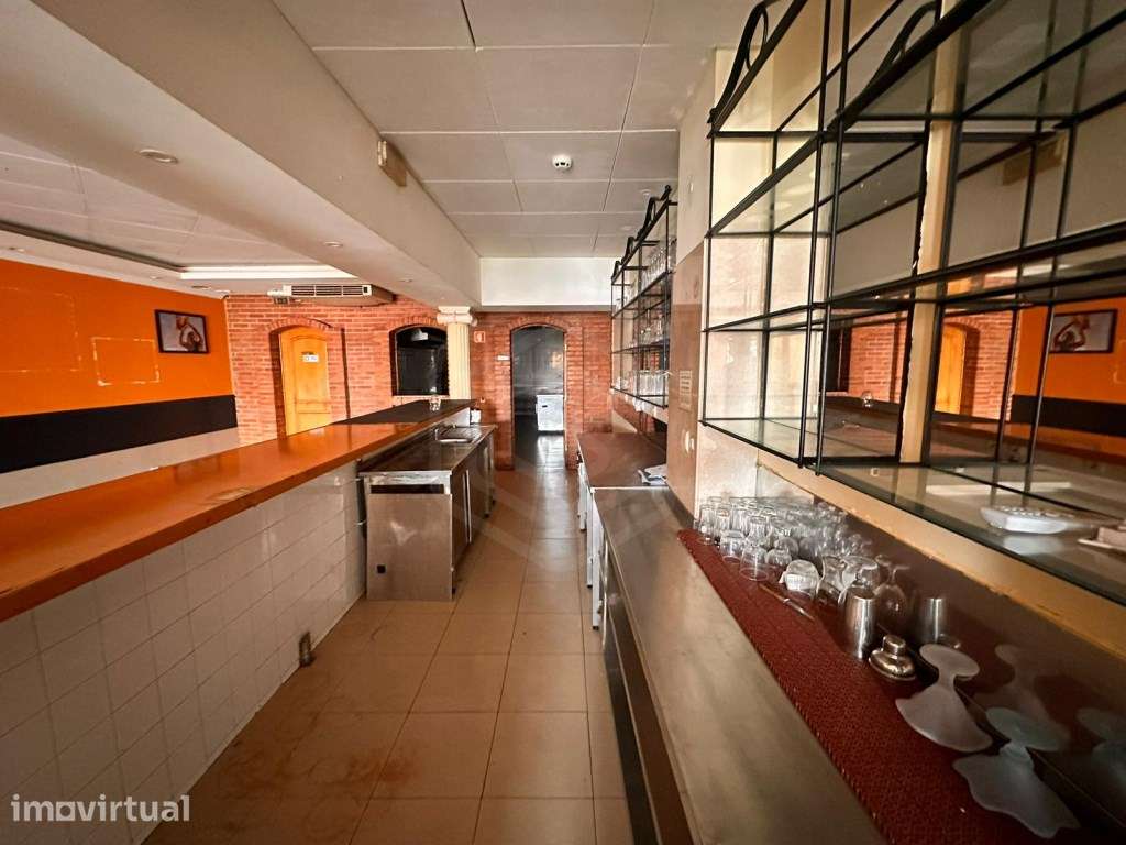 Loja destinada a comércio localizada em zona pedonal de grande aflu... - Grande imagem: 2/15