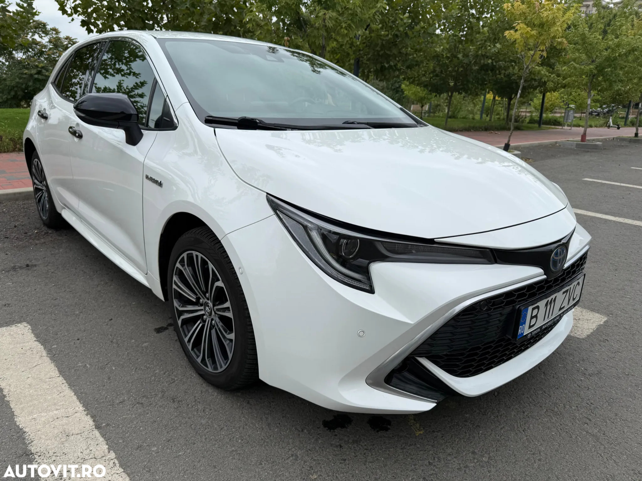 Toyota Corolla 2.0 HSD Exclusive Plus GR Sport Bi-Tone - 3