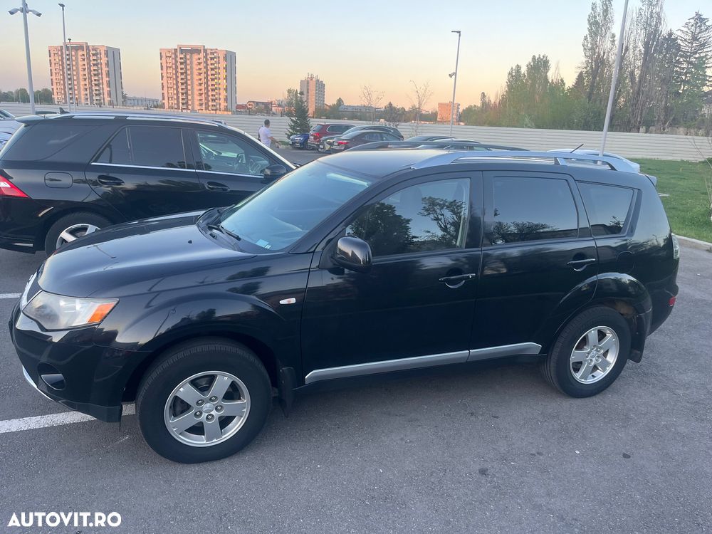 Mitsubishi Outlander - 1