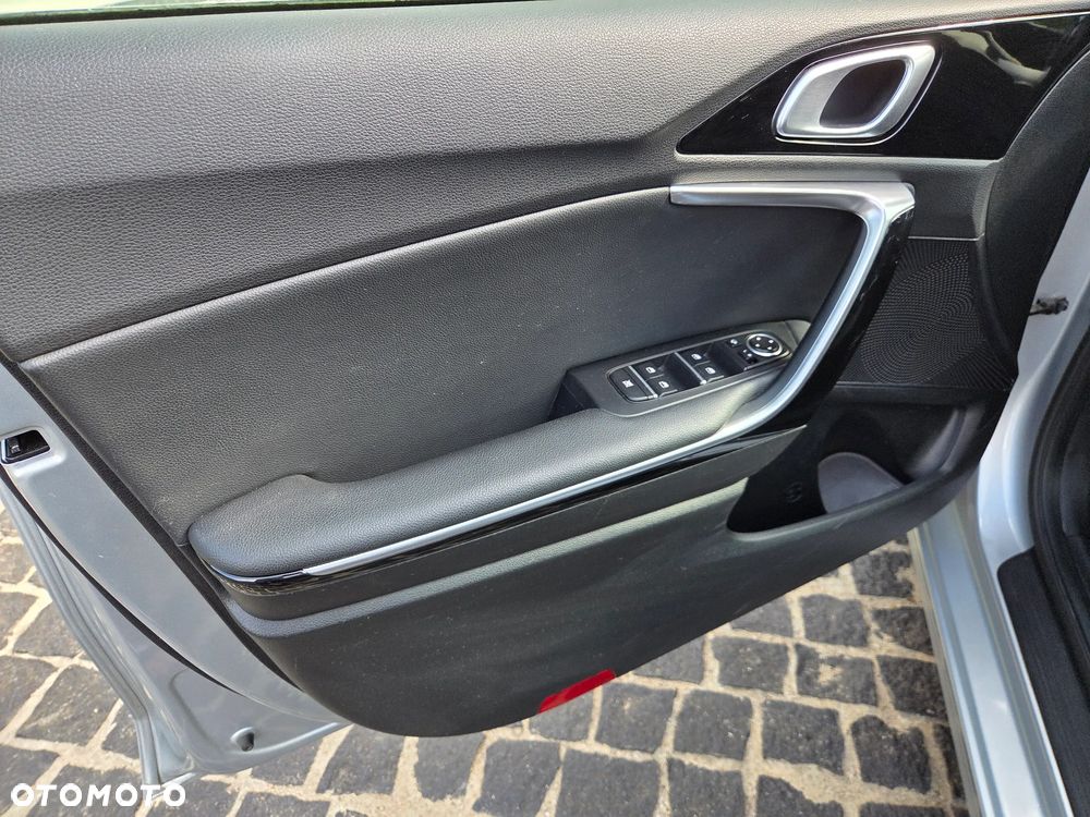 Kia Ceed 1.6 CRDi Eco-Dynamics+ (48V Mild-Hybrid) Platinum Edition - 28