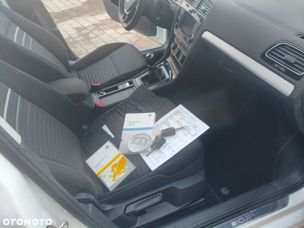 Volkswagen Golf 1.6 TDI BlueMotion Technology Cup - 38