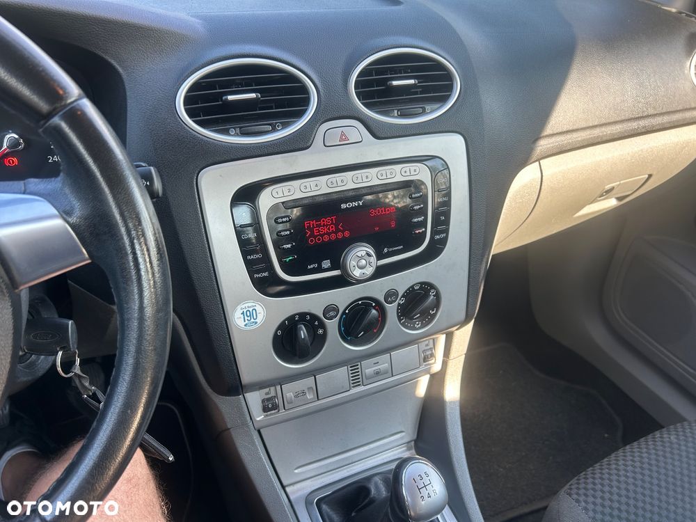 Ford Focus 2.0 16V Sport - 29