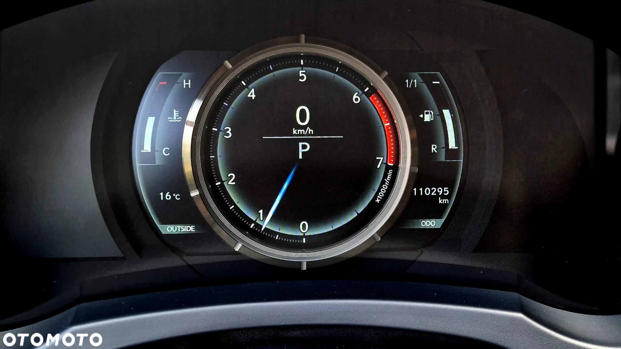 Lexus RC 200t / 300 F Sport - 8